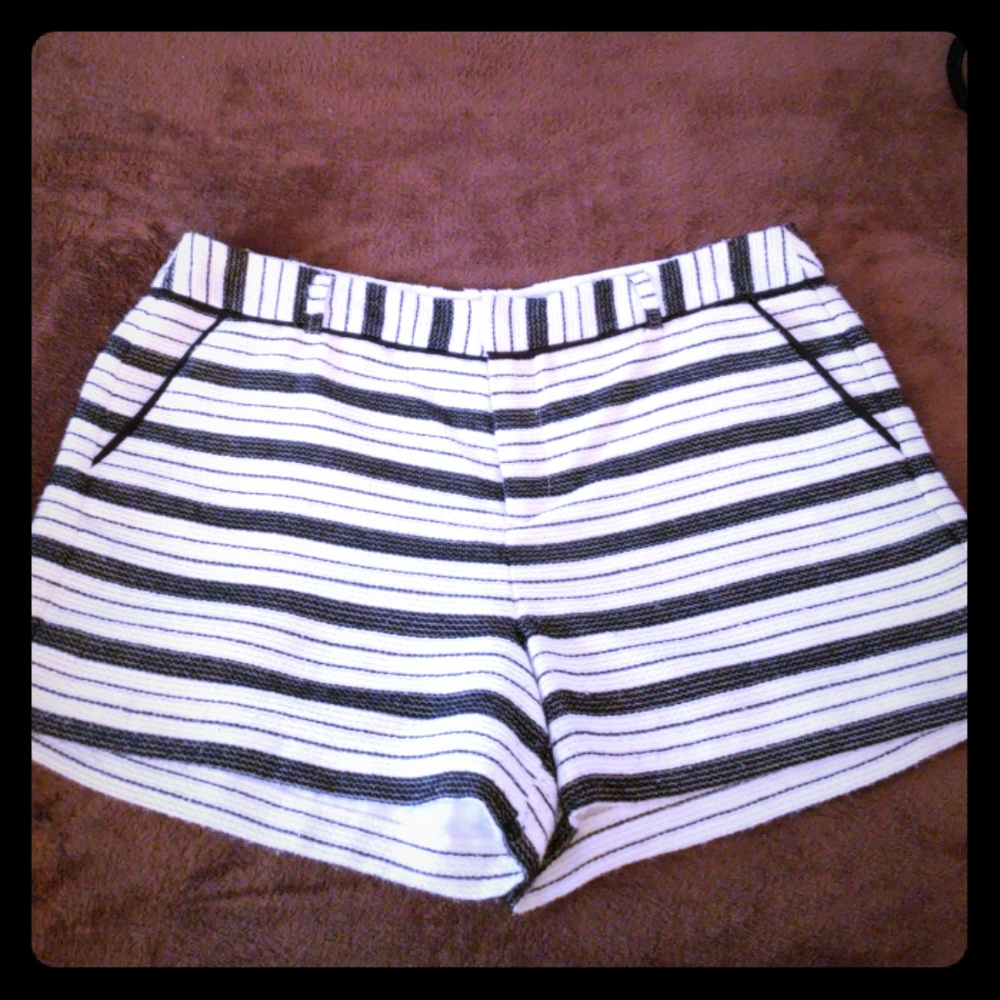 Elle Black and white stripe shorts